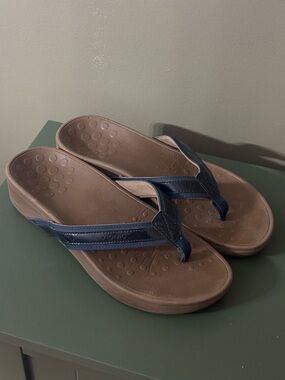 Vionic 380 High Tide Womens 8 Brown Blue Slip On Wedge Flip Flop Thong Sandals